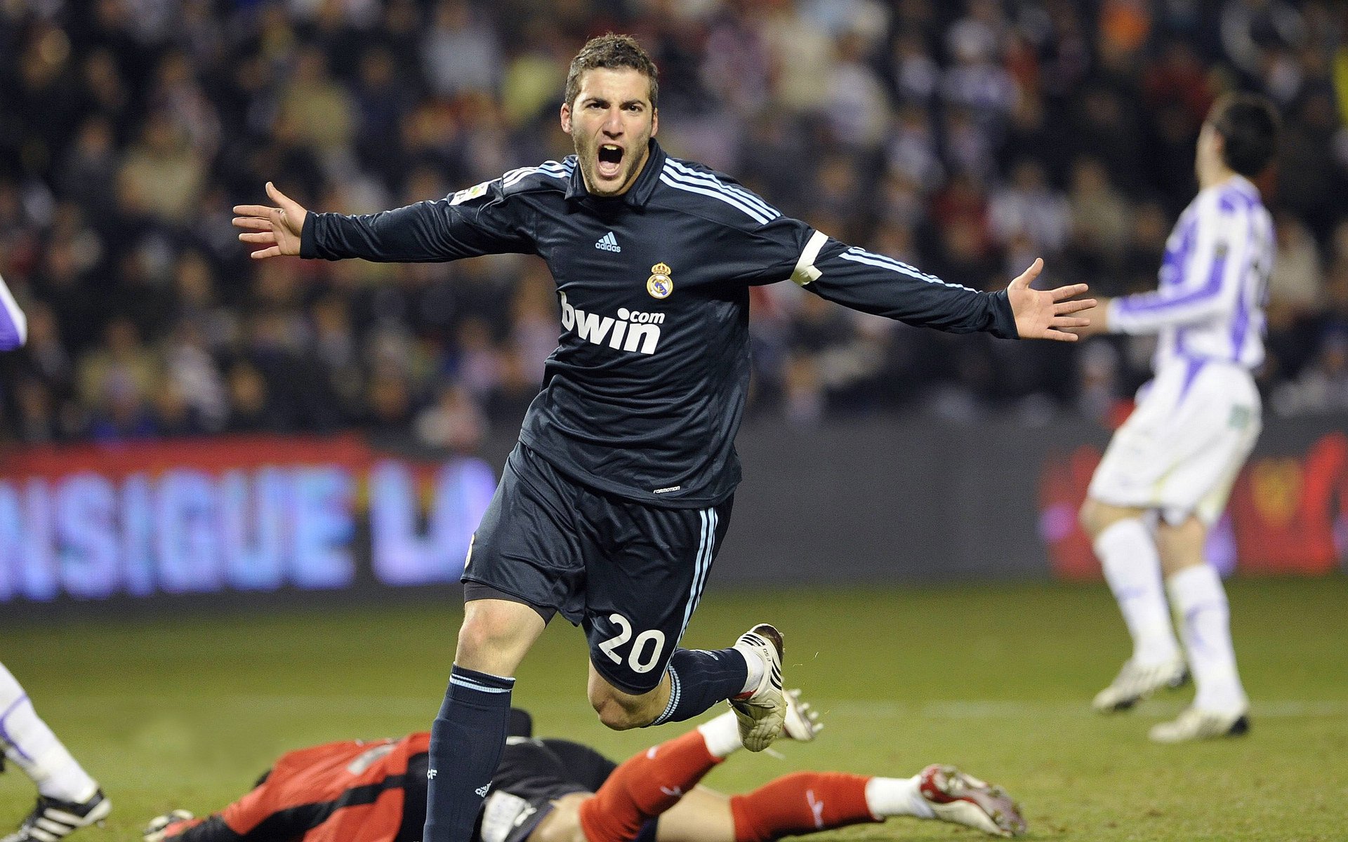 开云足球-10战6败！布朗32+9绿军无缘16分逆转 魔术小瓦27+6+6，布朗小正